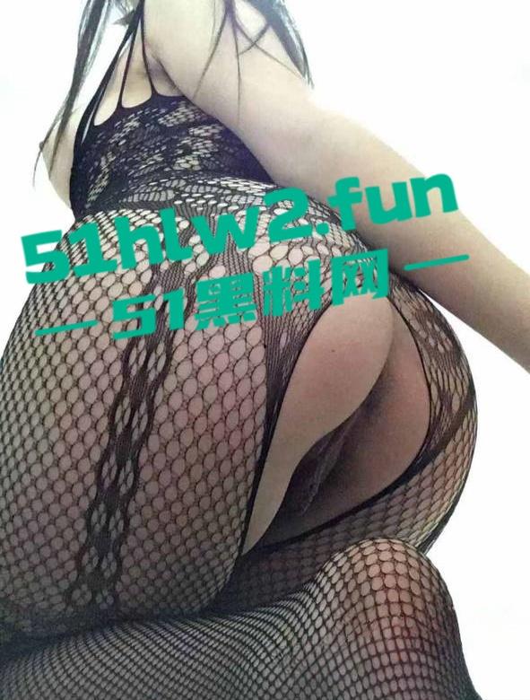 河南20岁骚货母狗【李琦】穿着黑丝连体情趣内衣大跳骚舞，露脸自慰的表情简直太骚了。  第4张