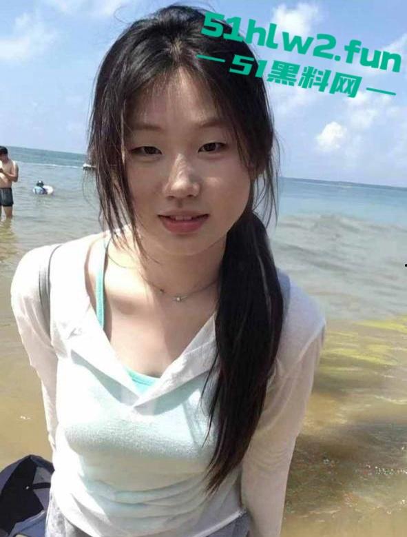 河南20岁骚货母狗【李琦】穿着黑丝连体情趣内衣大跳骚舞，露脸自慰的表情简直太骚了。  第14张