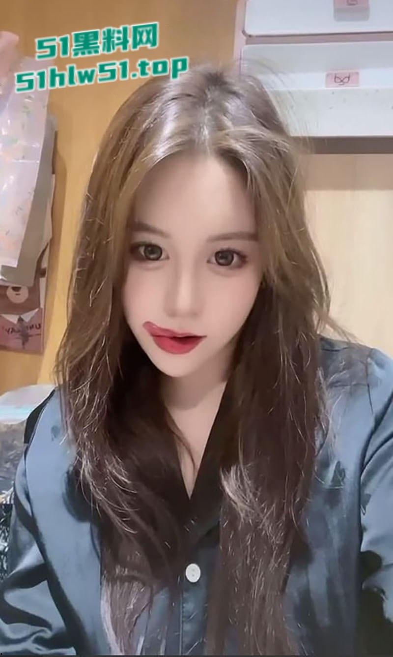 辽宁丹东极品御姐【李世黎】社交账号【苹果汁】娇嫩肌肤美乳浑圆,假屌猛插骚穴画面骚气逼人! 第2张 辽宁丹东极品御姐【李世黎】社交账号【苹果汁】娇嫩肌肤美乳浑圆,假屌猛插骚穴画面骚气逼人! 第2张