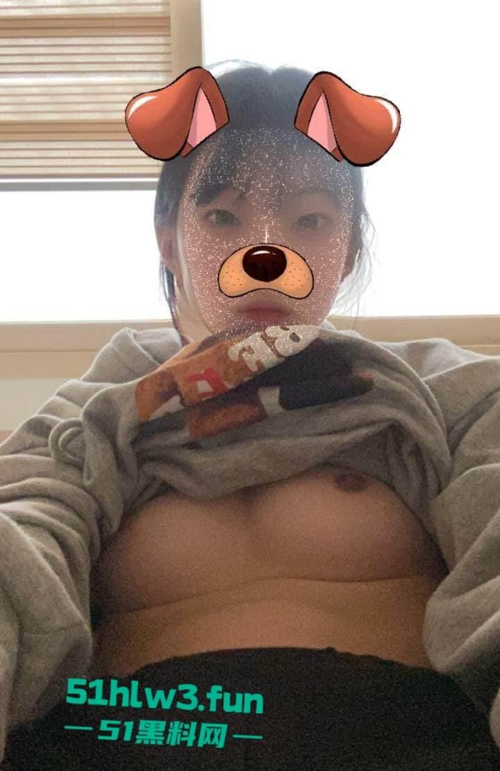 韩国极品学生妹身材纤细大奶翘臀，小穴粉嫩无毛全裸自拍勾引，渴望被有钱大叔包养。  第1张